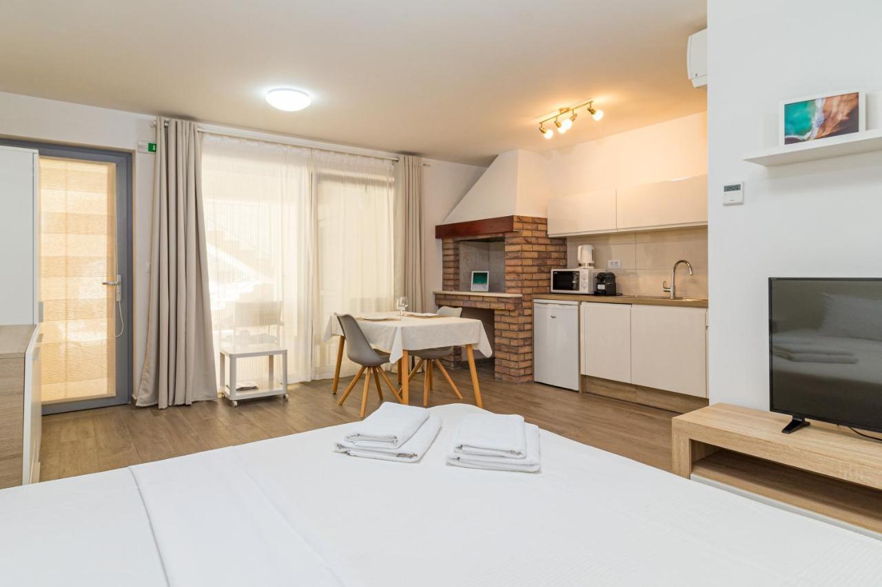 Apartments Anna Лижнян Екстер'єр фото