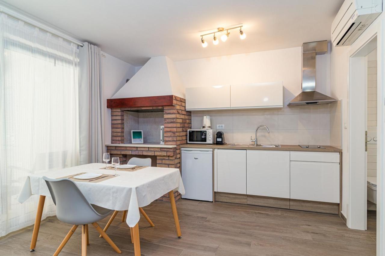 Apartments Anna Лижнян Екстер'єр фото